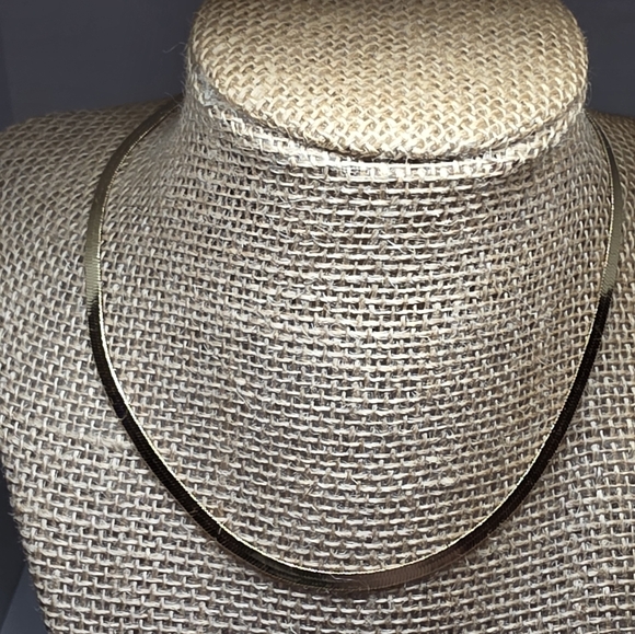 Jewelry - Elegant Gold Necklace